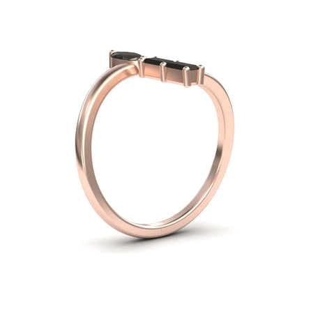 The Statement Shimmer ring (MYSR18) showcases a thin rose gold band with a black rectangular gemstone in a minimalist prong setting, highlighting the black diamonds mesmerizing magic against a white background.