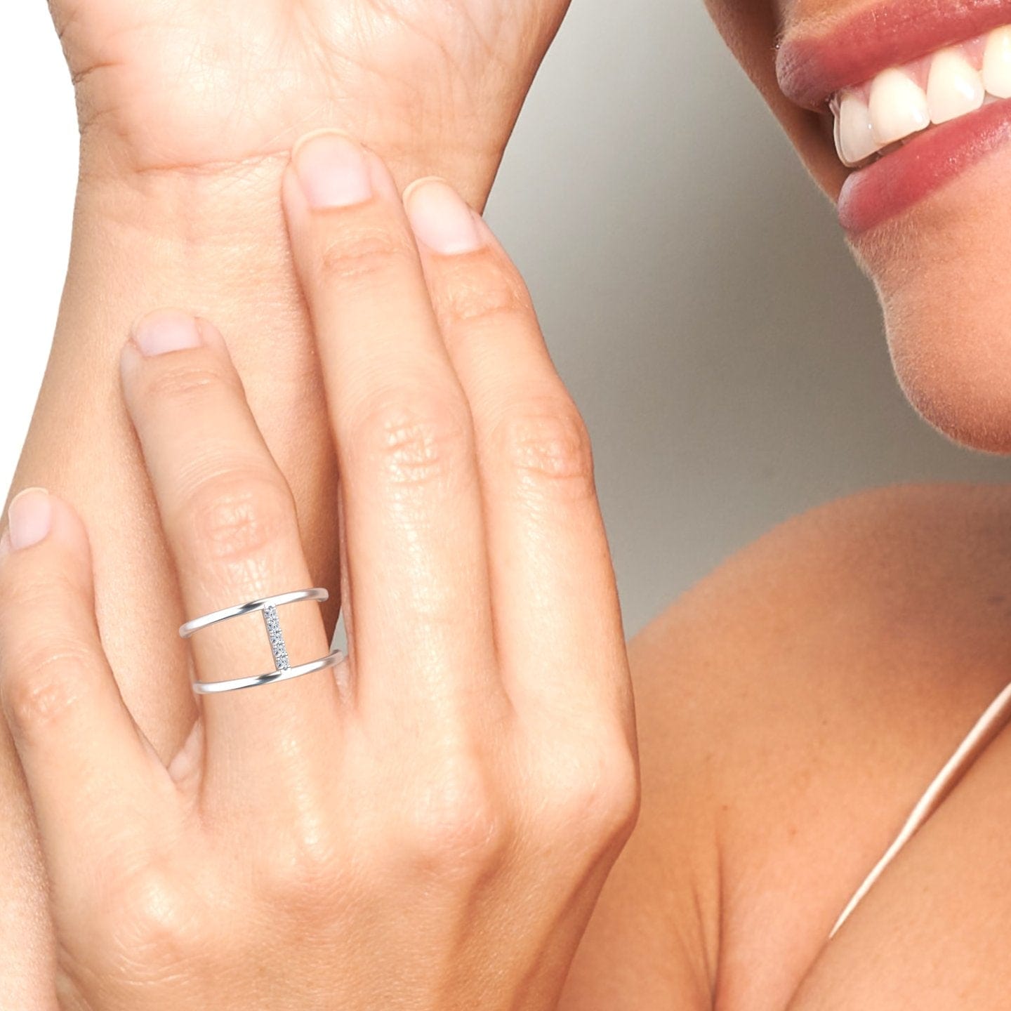 White Diamond Vertical Bar Split Band Ring - Opal