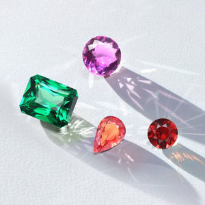 Colors of Garnet and Its Origins