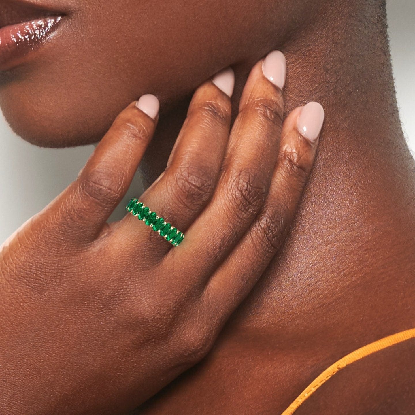 5.25-carat Emerald Full Eternity Band in 14K rose gold, Diana style, hand view