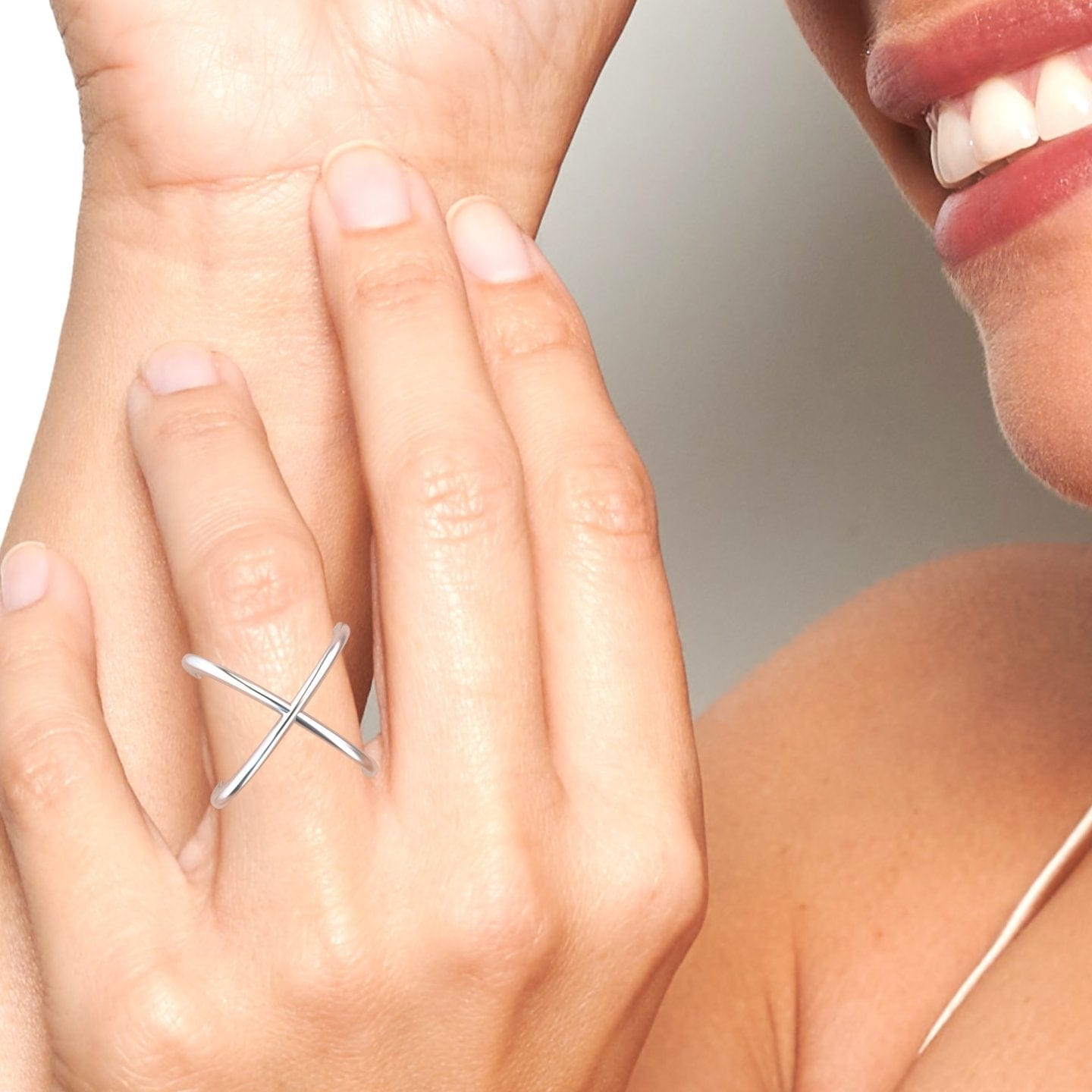 Minimalist Gold Criss Cross Ring - Tula